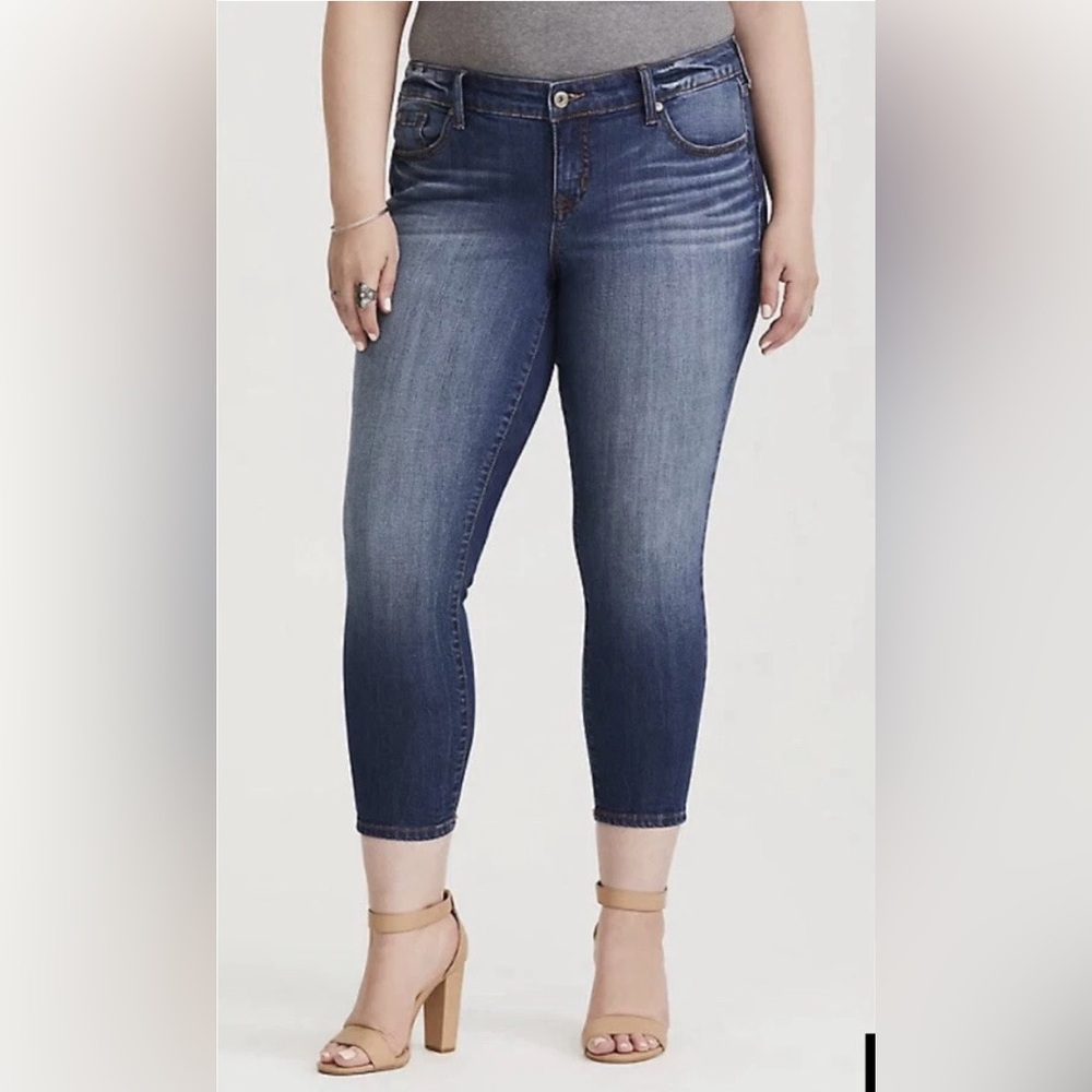 Torrid Cropped Classic Skinny Dark Rinse Jeans Size 12